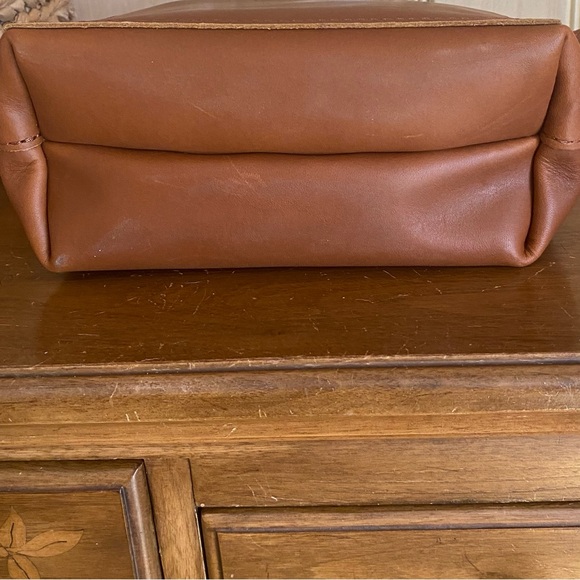 PORTLAND LEATHER COMPANY MINI ZIP TOP CROSSBODY IN HONEY - Picture 7 of 12